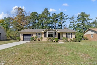 946 Dandridge Dr, Fayetteville, NC 28303