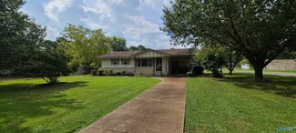 728 Frost St SW, Hartselle, AL 35640