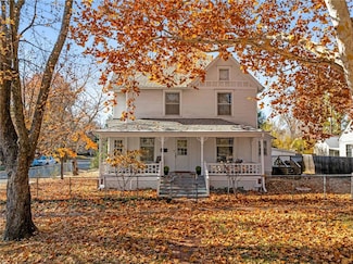 1281 SW Buchanan St, Topeka, KS 66604