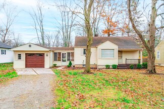 25241 Meridian Rd, Grosse Ile, MI 48138