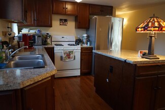 1060 Middle Rd, Woolwich, ME 04579