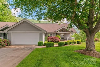 135 Oakcrest Ln, Waynesville, NC 28786