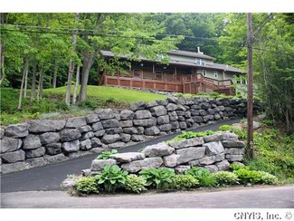 31 Highland Dr, Marcellus, NY 13108