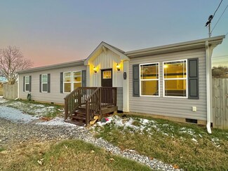 805 Catlett Farms Way, Kodak, TN 37764