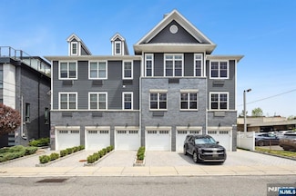 17 Cumbermeade Rd Unit 202, Fort Lee, NJ 07024