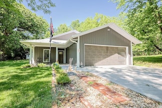 3736 S 11th Street Rd, Saint Joseph, MO 64503