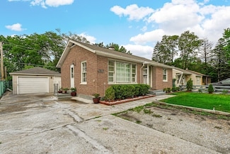 656 E Palatine Rd, Palatine, IL 60074