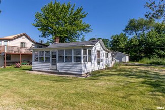 2109 Canal Shore Dr SW, Le Claire, IA 52753