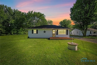 5105 W Fremont Rd, Port Clinton, OH 43452
