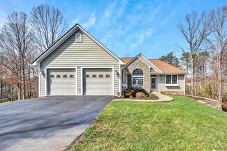 207 Spyglass Ln, Huddleston, VA 24104
