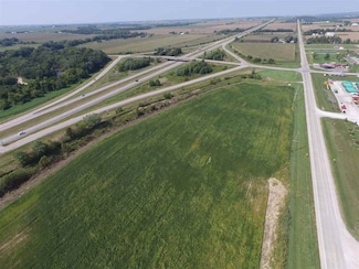 5239 Oakcrest Hill Rd SE, Hills, IA 52235