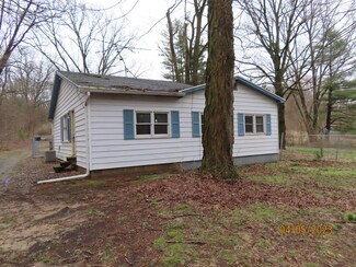 53881 Glenwood Rd, Dowagiac, MI 49047