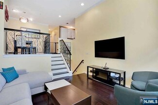 400 Kingston Ct, West New York, NJ 07093