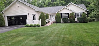15 Meadow Dr, South Glens Falls, NY 12803