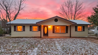 7358 West St, Birch Tree, MO 65438