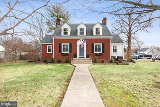 220 S 29th St, Purcellville, VA 20132