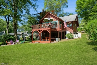 2 Hazelnut Dr, Newton, NJ 07860