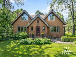 2346 Lake Dr SE, Grand Rapids, MI 49506