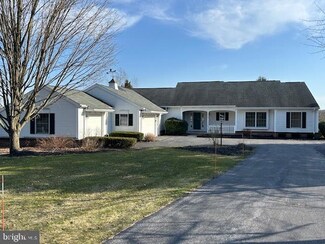 203 E Willowood Ct, Port Matilda, PA 16870