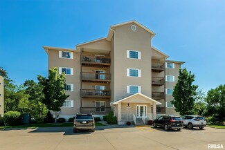 4125 Creek Hill Dr, Bettendorf, IA 52722