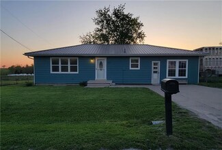 715 Clinton St, Osborn, MO 64474