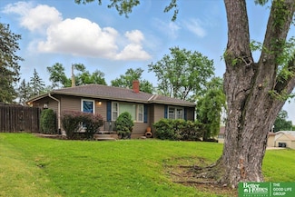 8806 Nicholas St, Omaha, NE 68114