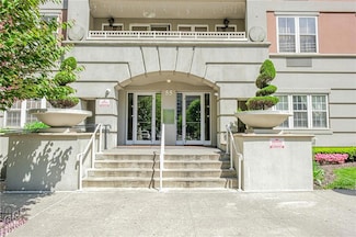 55 Oceana Dr E Unit 8C, Brooklyn, NY 11235