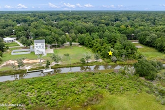 9413 Seacliff Blvd, Ocean Springs, MS 39564