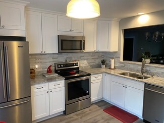 330 Sunderland Rd Unit 21, Worcester, MA 01604