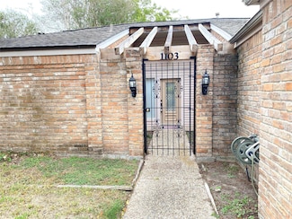 1103 Forest Home Dr, Houston, TX 77077