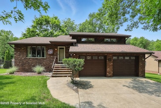 1016 Martarano Dr, Olyphant, PA 18447