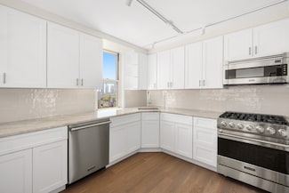 555 Main St Unit 1713, New York, NY 10044