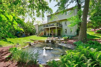 4520 88th St, Urbandale, IA 50322
