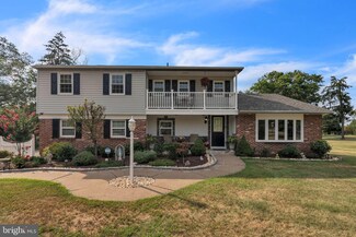 1020 Pebble Crest Dr, Warrington, PA 18976
