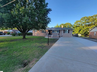401 Rangeview Cir, Greenville, SC 29617