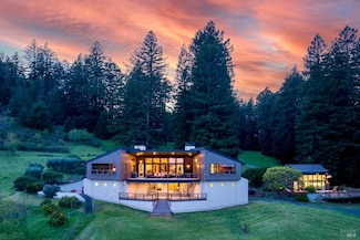 685 Jonive Rd, Sebastopol, CA 95472
