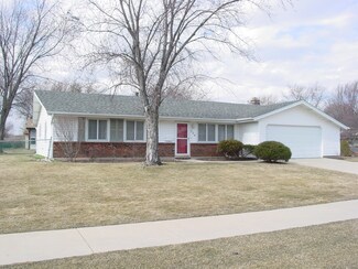 224 N Salem Dr, Schaumburg, IL 60194