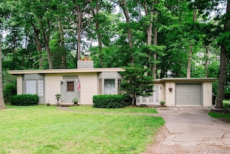8494 Edgewood Park Dr, Commerce Township, MI 48382