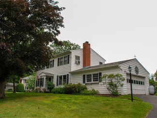 206 Longmeadow Dr, Shelburne, VT 05482