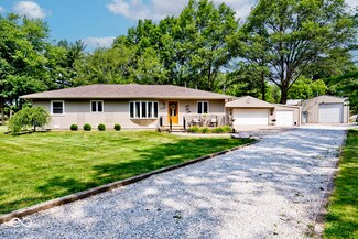 6824 W Stinemyer Rd, New Palestine, IN 46163