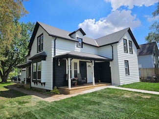 602 S Iowa St, Charles City, IA 50616