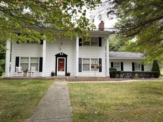 63 8th Ave, Fruitport, MI 49415