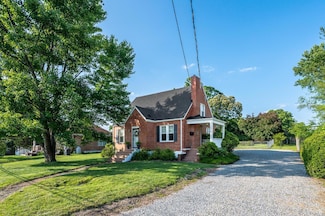 1210 Oakwood St, Bedford, VA 24523