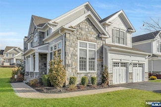 12 Silver Rock Way, Franklin Lakes, NJ 07417