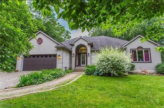 2632 Berry Rd, Akron, OH 44320