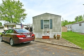 22 Marla Dr, Girard, OH 44420