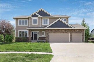 16418 Maple St, Clive, IA 50325