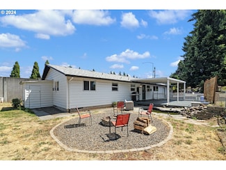 8711 SE Jannsen Rd, Clackamas, OR 97015