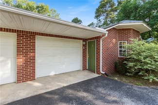 17 Pivot Rock Rd, Eureka Springs, AR 72632