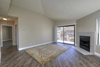 195 Village Circle Dr, Lompoc, CA 93436